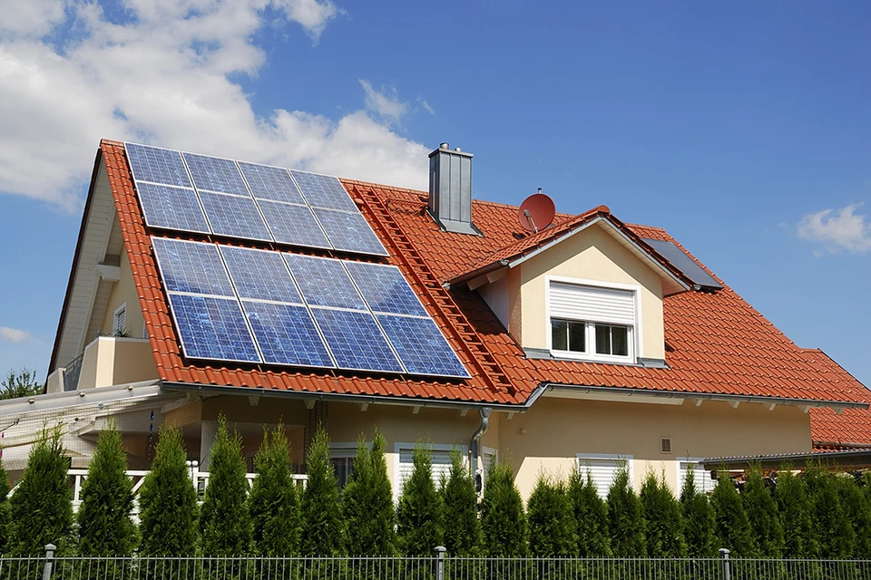 Does Leasing Solar Panels Put a Lien on Your House?